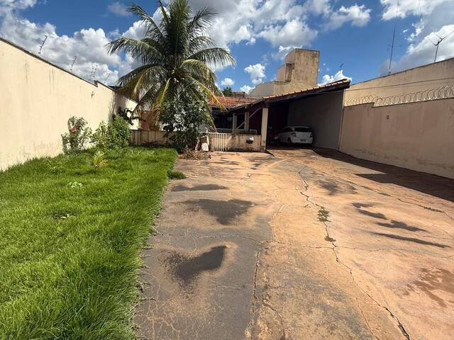 #83 - Casa para Venda em Ituiutaba - MG
