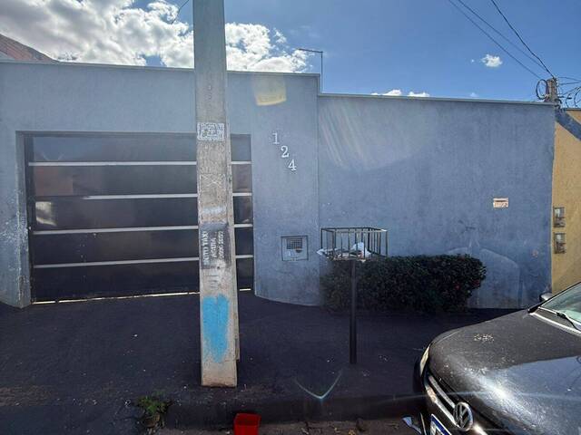 #100 - Casa para Venda em Ituiutaba - MG