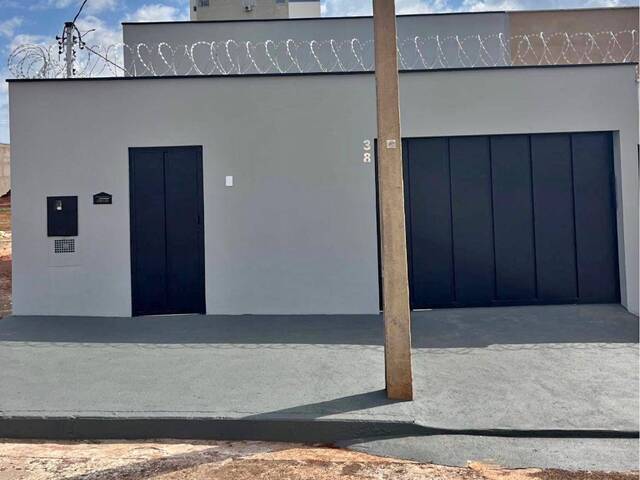 #125 - Casa para Venda em Ituiutaba - MG
