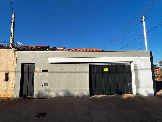 #140 - Casa para Venda em Ituiutaba - MG