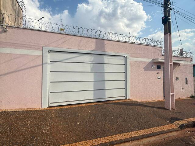 #147 - Casa para Venda em Ituiutaba - MG